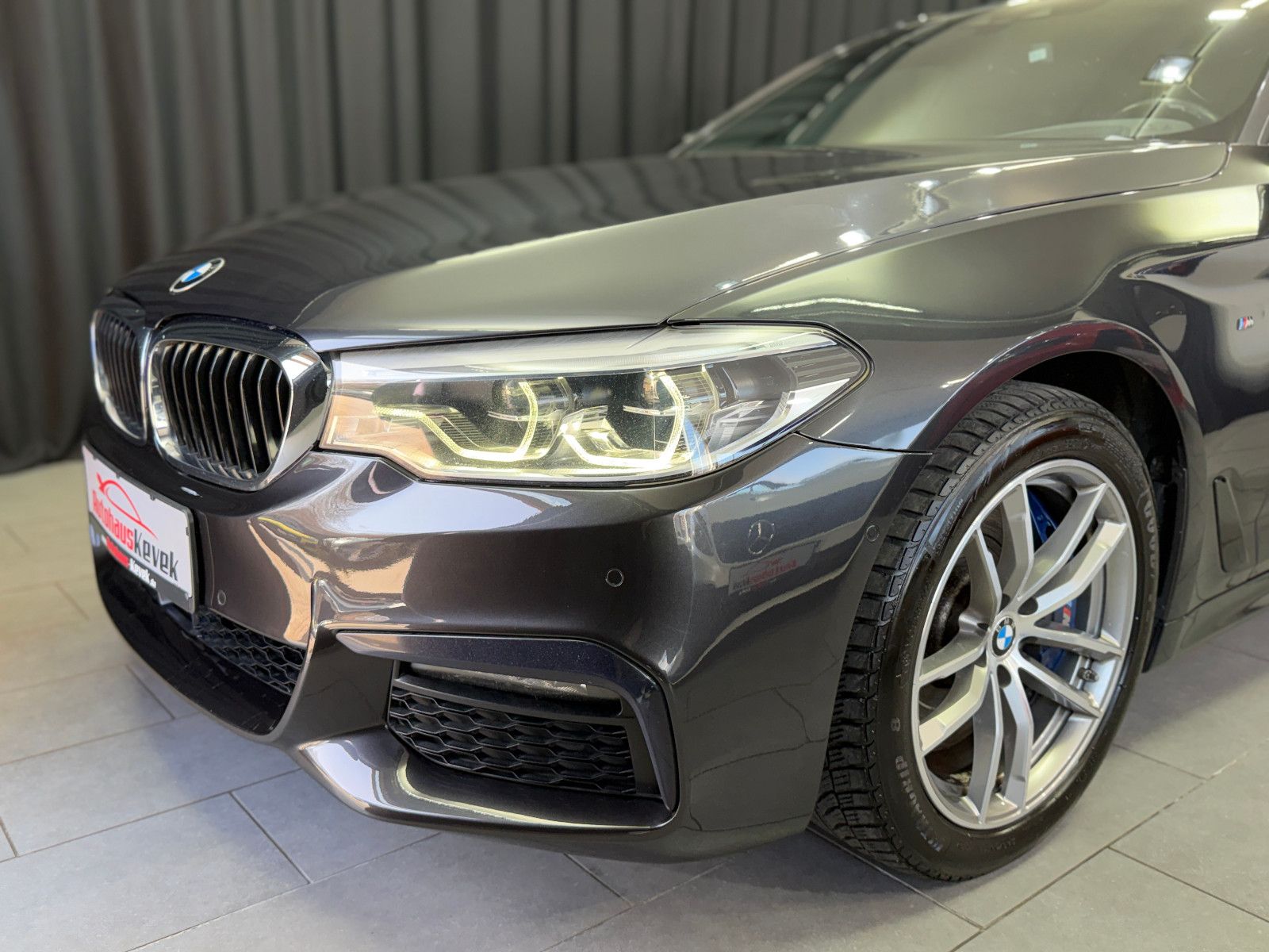 Fahrzeugabbildung BMW 540i Touring xDrive M Sport|HIFI|HuD|PANO|KEYLES