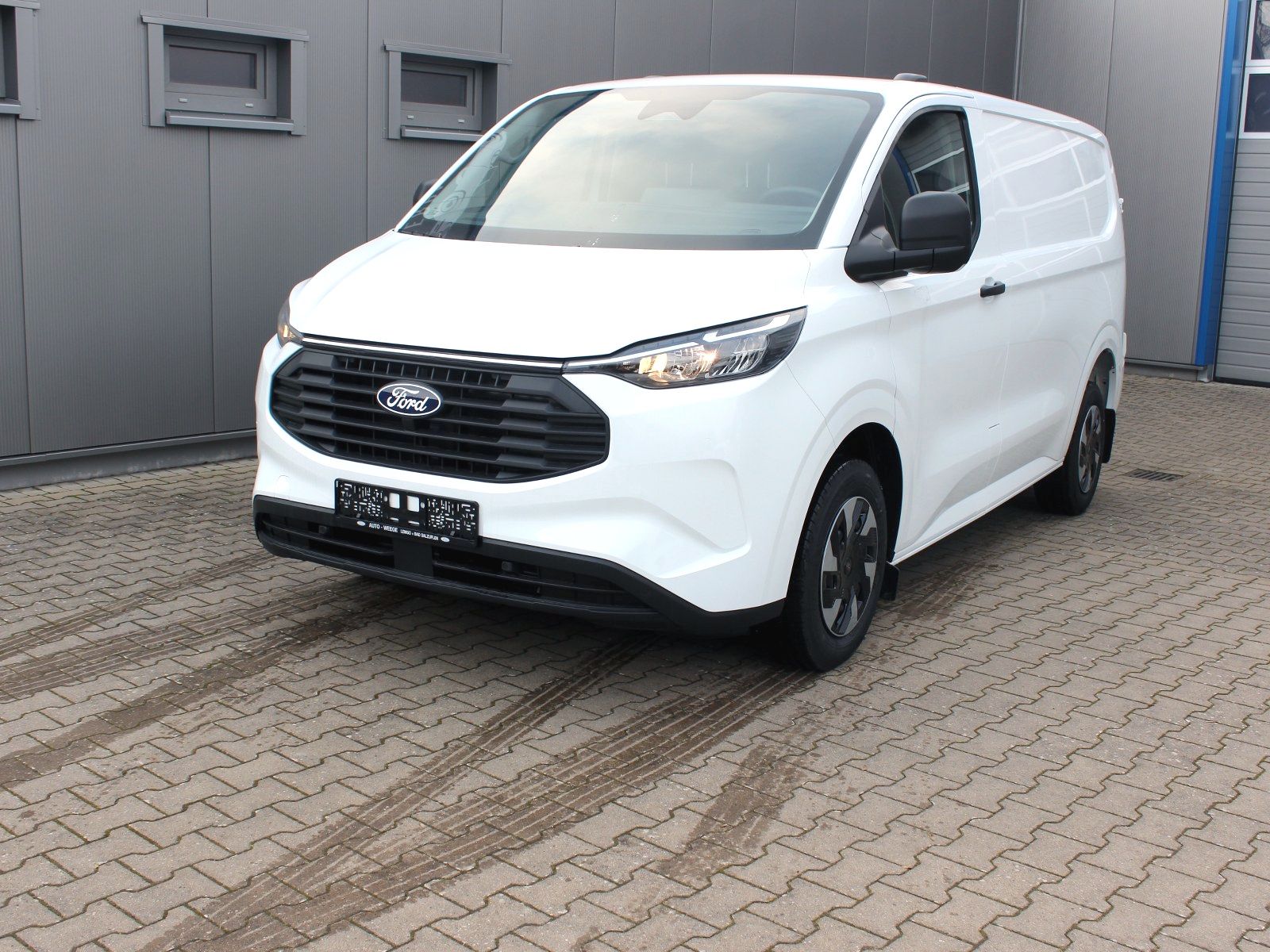 Fahrzeugabbildung Ford Transit Custom 320 L1 Trend FWD Plug-in Hybrid