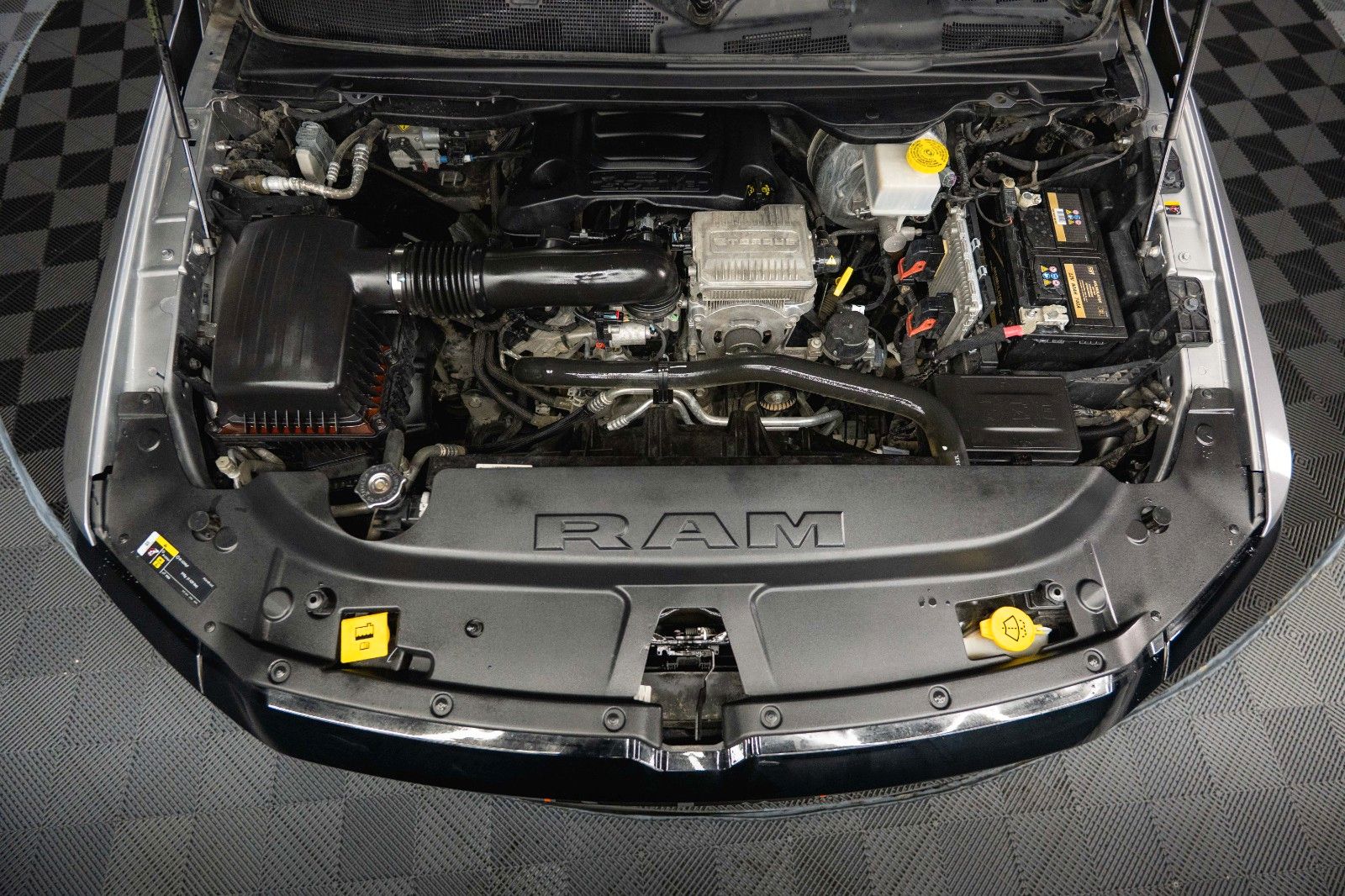 Fahrzeugabbildung Dodge RAM 5.7 V8 HEMI 4x4 OFFROAD Night-Paket *LED*19%