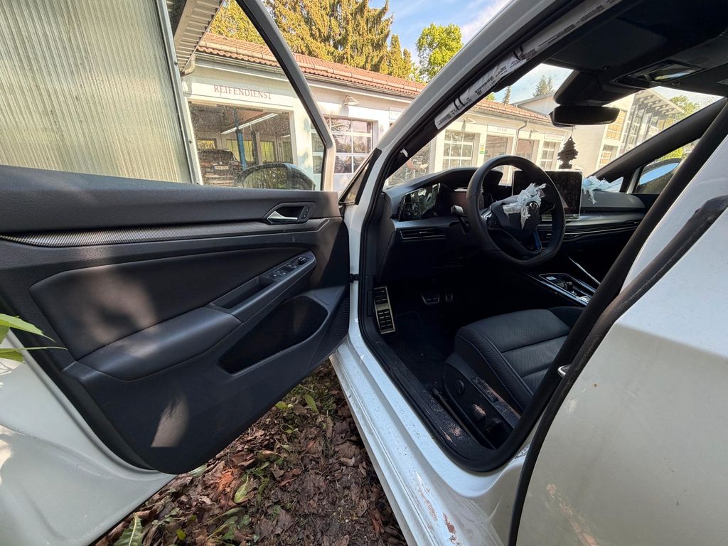 VW Golf VIII R/PERFORMANCE/IQ LIGHT/NAPPA VW Golf VIII R/PERFORMANCE/IQ LIGHT/NAPPA