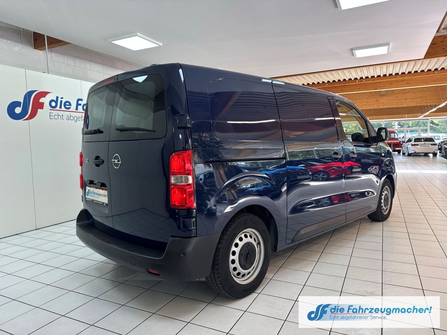 Fahrzeugabbildung Opel Vivaro Kasten Edition M 1.5 D EU6d *EXPORT