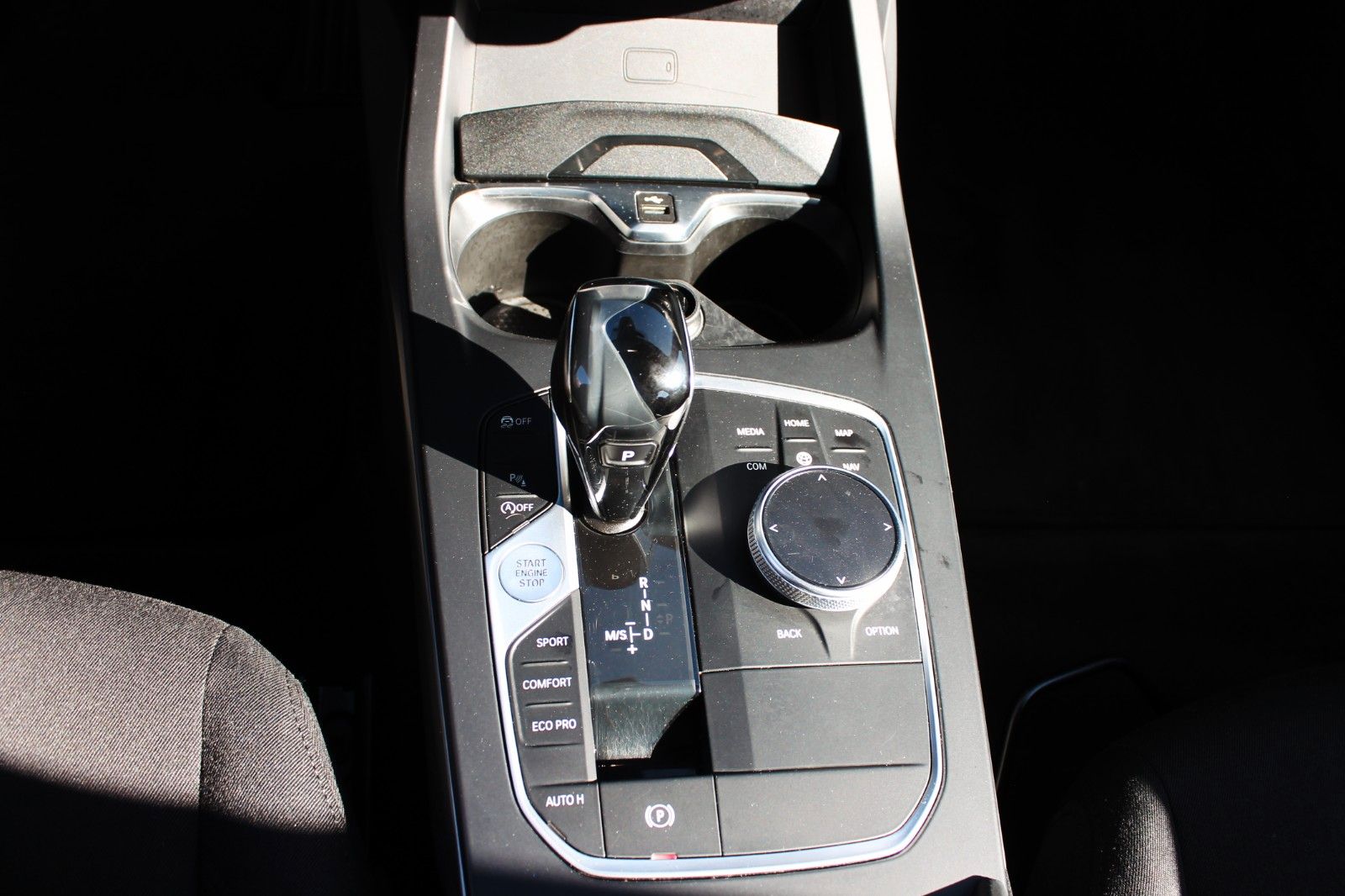 Fahrzeugabbildung BMW 118i Automatik Steptronic LED SHZ Navi Tempomat