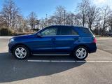 Mercedes-Benz GLE 400 4MATIC -  brilliantblau metallic, 1. Han - blaue Mercedes-Benz GLE-Klasse