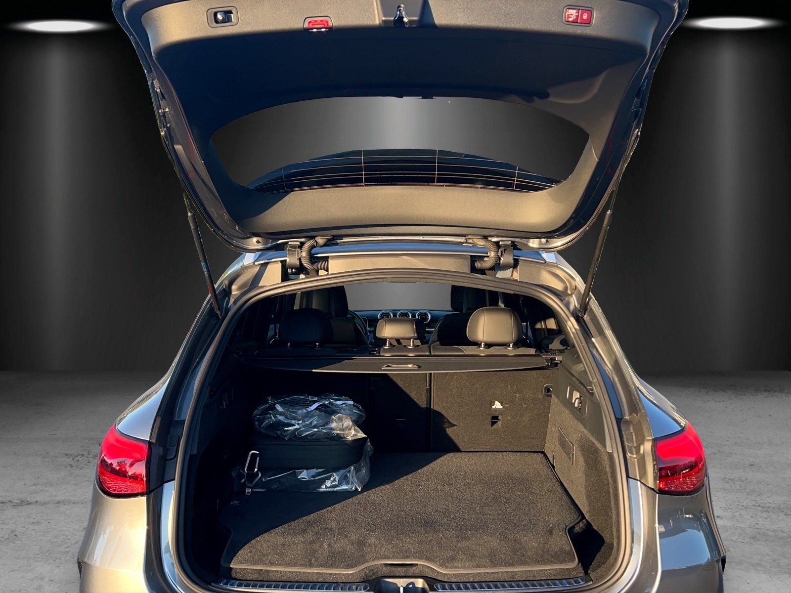 Fahrzeugabbildung Mercedes-Benz GLC 300 de 4M+AMG-Line+PSD+AHK+Memory+DISTRONIC