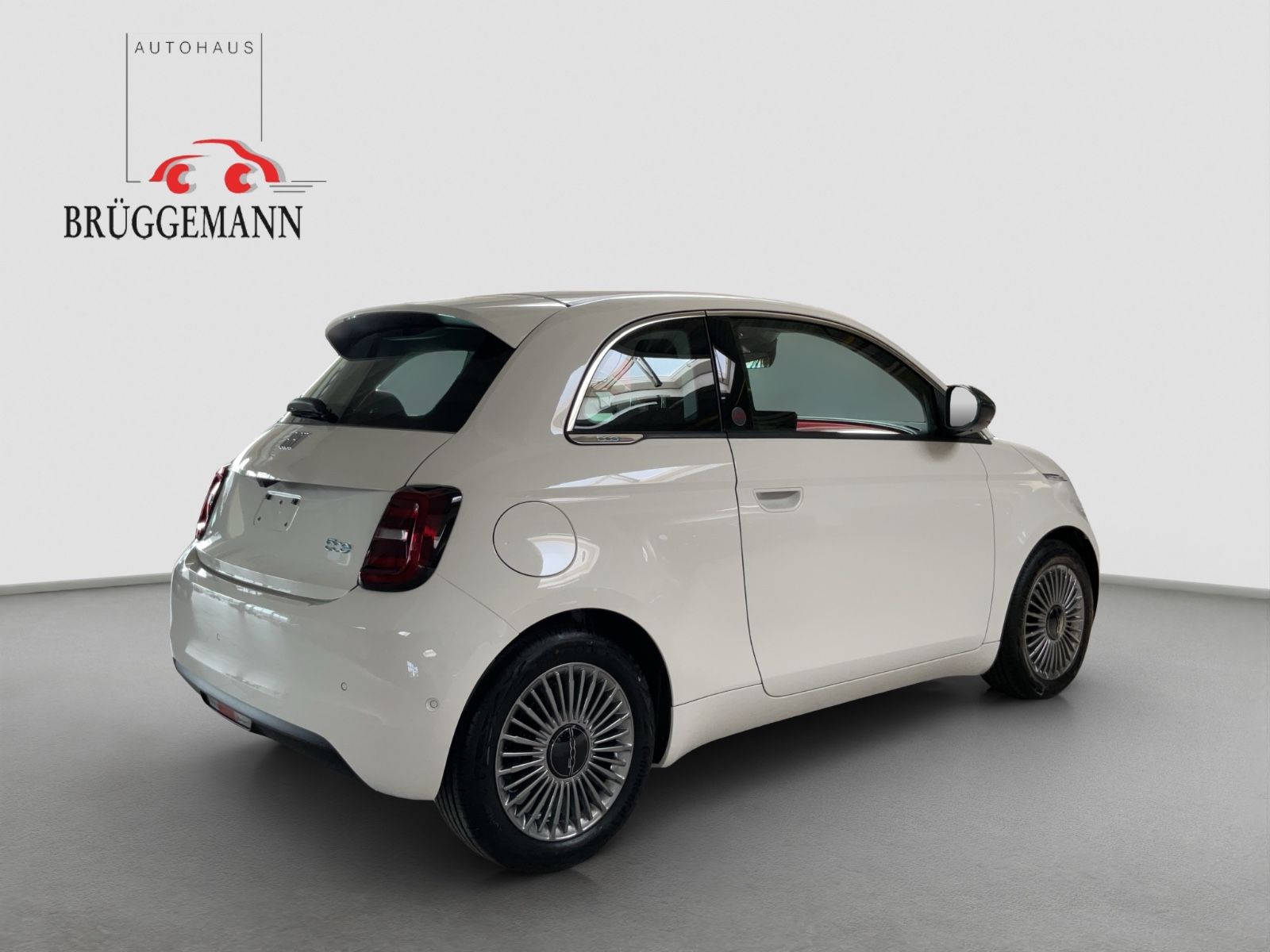 Fahrzeugabbildung Fiat 500e + Komfort Paket, Style Paket