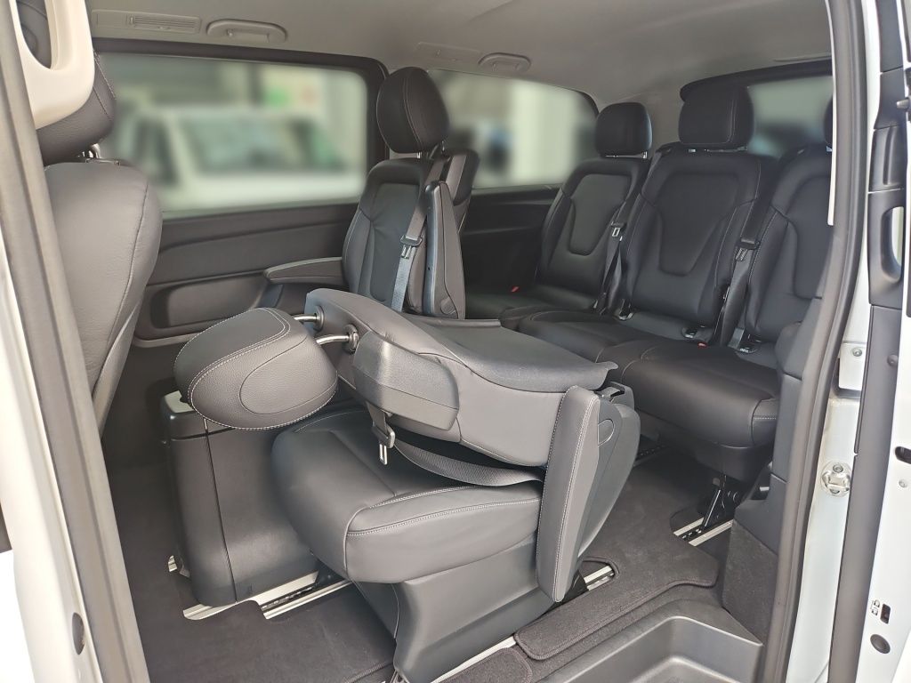 Fahrzeugabbildung Mercedes-Benz EQV 300 lang 7 Sitze Tisch LED EASY-PACK RFK