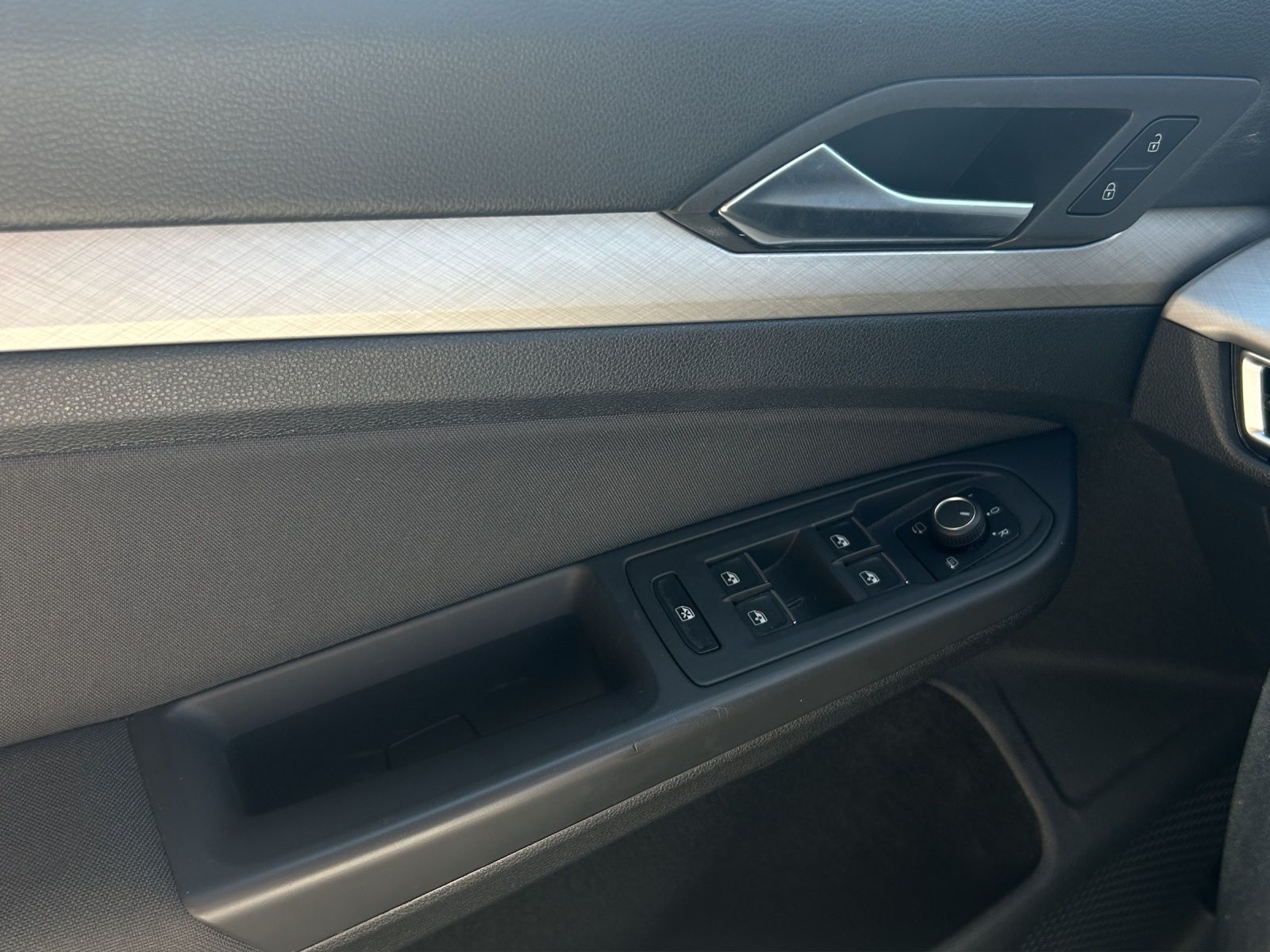 Fahrzeugabbildung Volkswagen Golf VIII Variant TDI Life DSG LED Navi ACC AHK