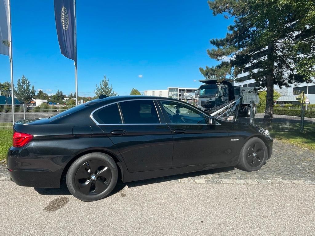 BMW 523