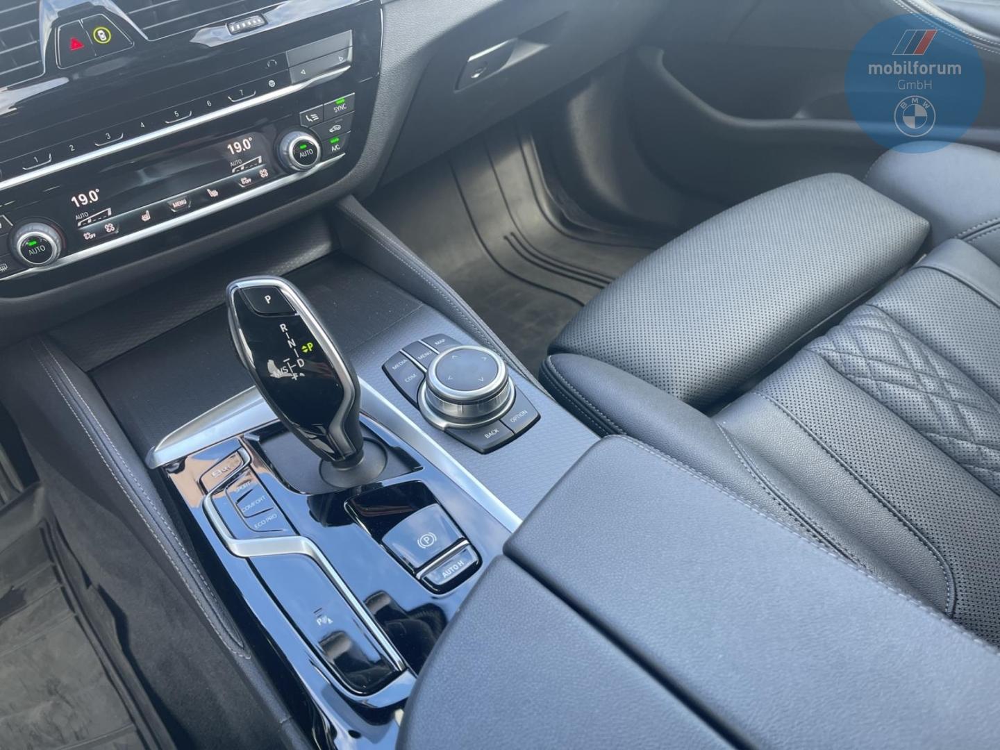 BMW 520 d M-Sport ACC HUD HiFi Laserlicht Sportsitze