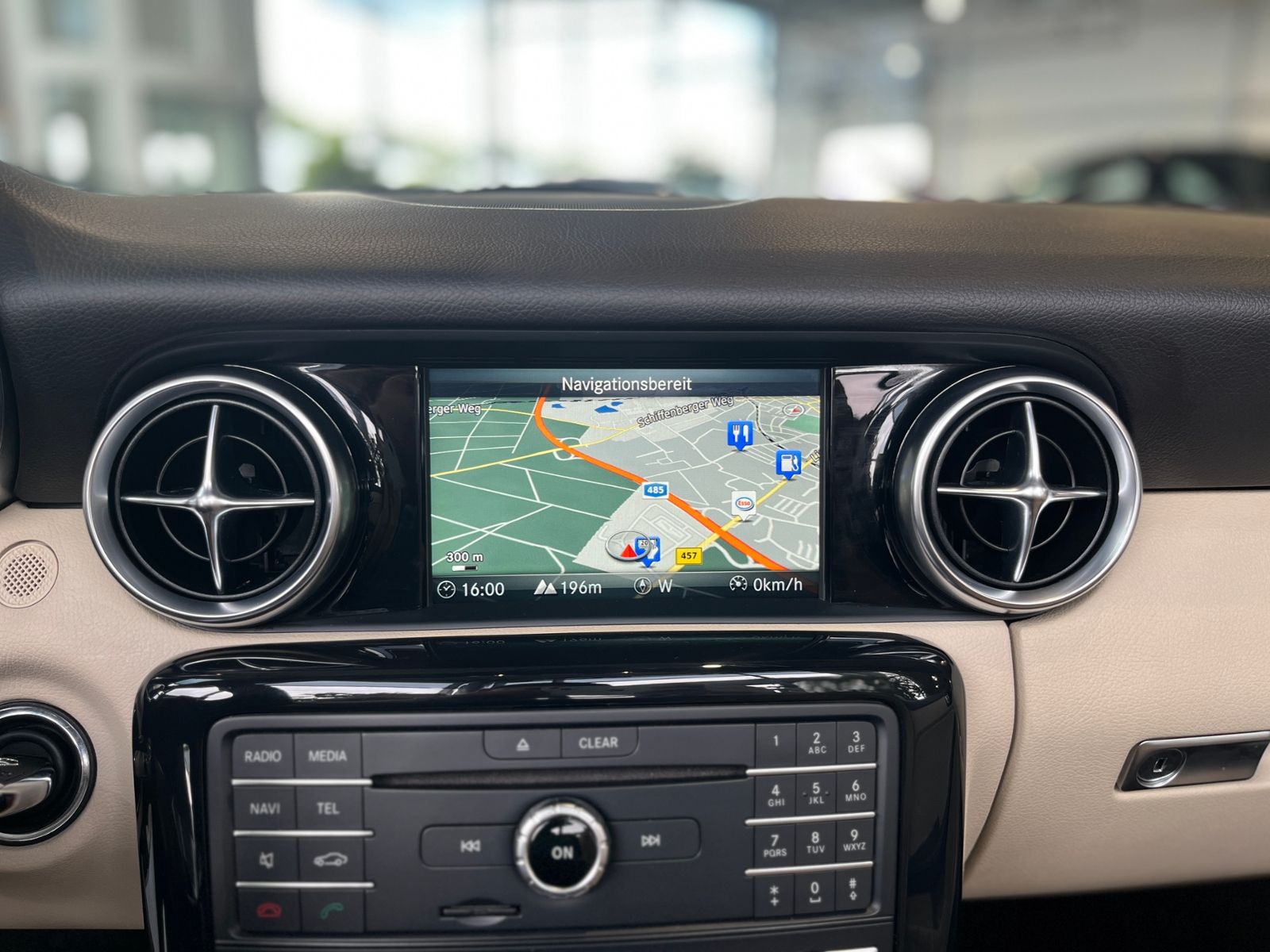 Fahrzeugabbildung Mercedes-Benz SLC 300 KLIMA NAV SHZ LEDER BEIGE