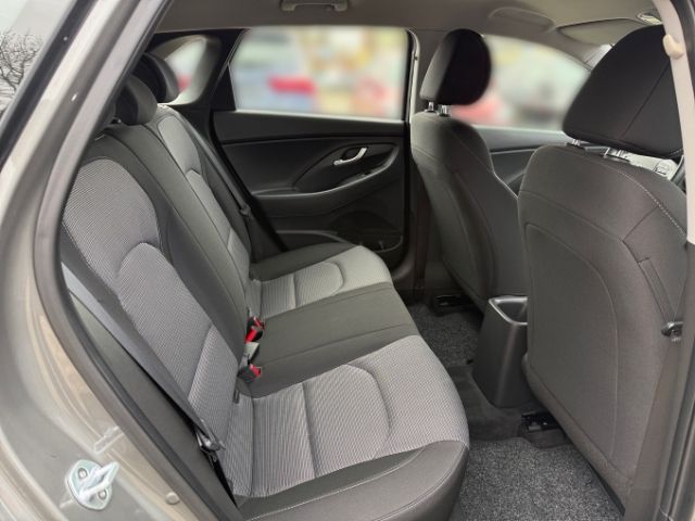 Fahrzeugabbildung Hyundai i30 Soko Navi 1.4 +NAVI+CARPLAY+RADIO+KLIMA+SHZ+