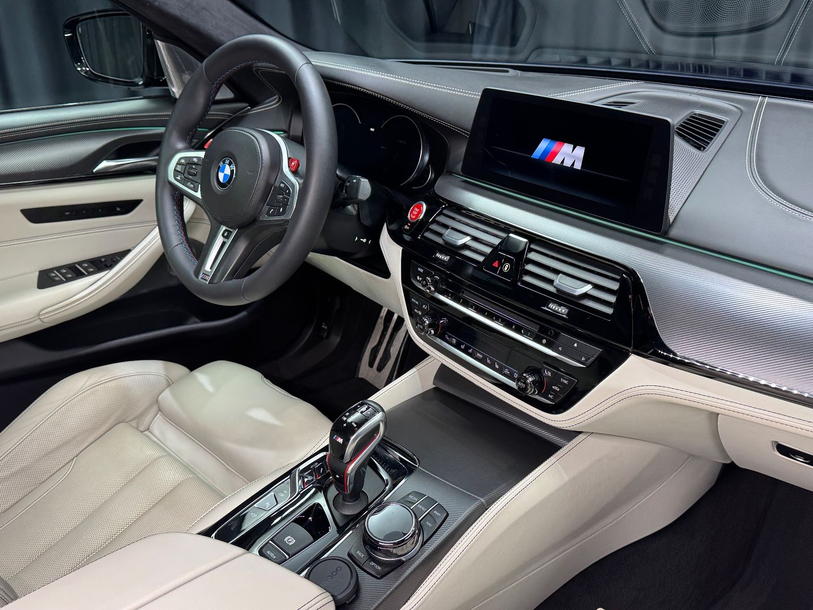 Fahrzeugabbildung BMW M5 LIM|BOWERS|TV|KERAMIK|INDIVIDUAL|VOLL