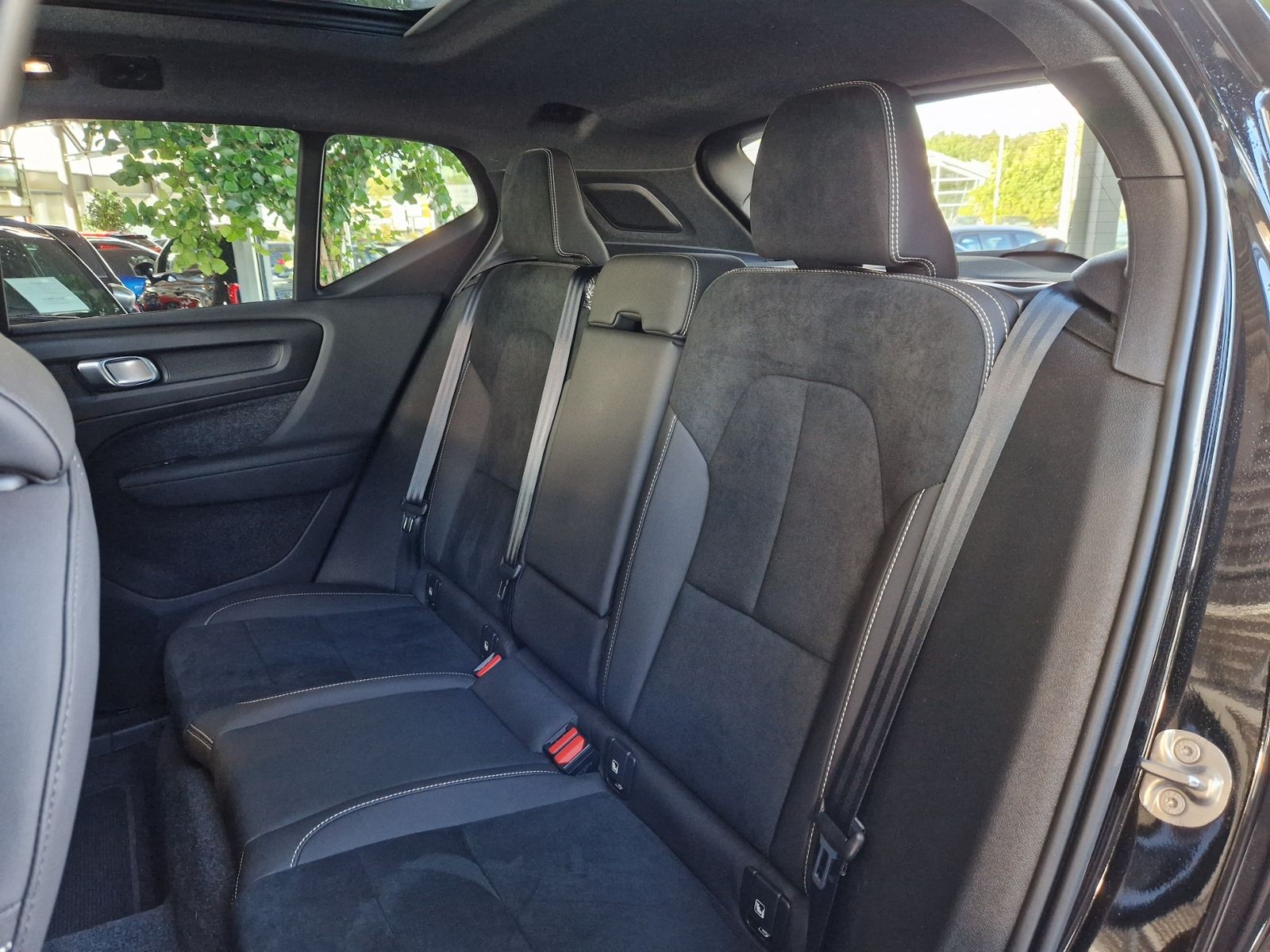 Fahrzeugabbildung Volvo XC40 Ultra Dark PANO KLIMA ALU AHK NAVI