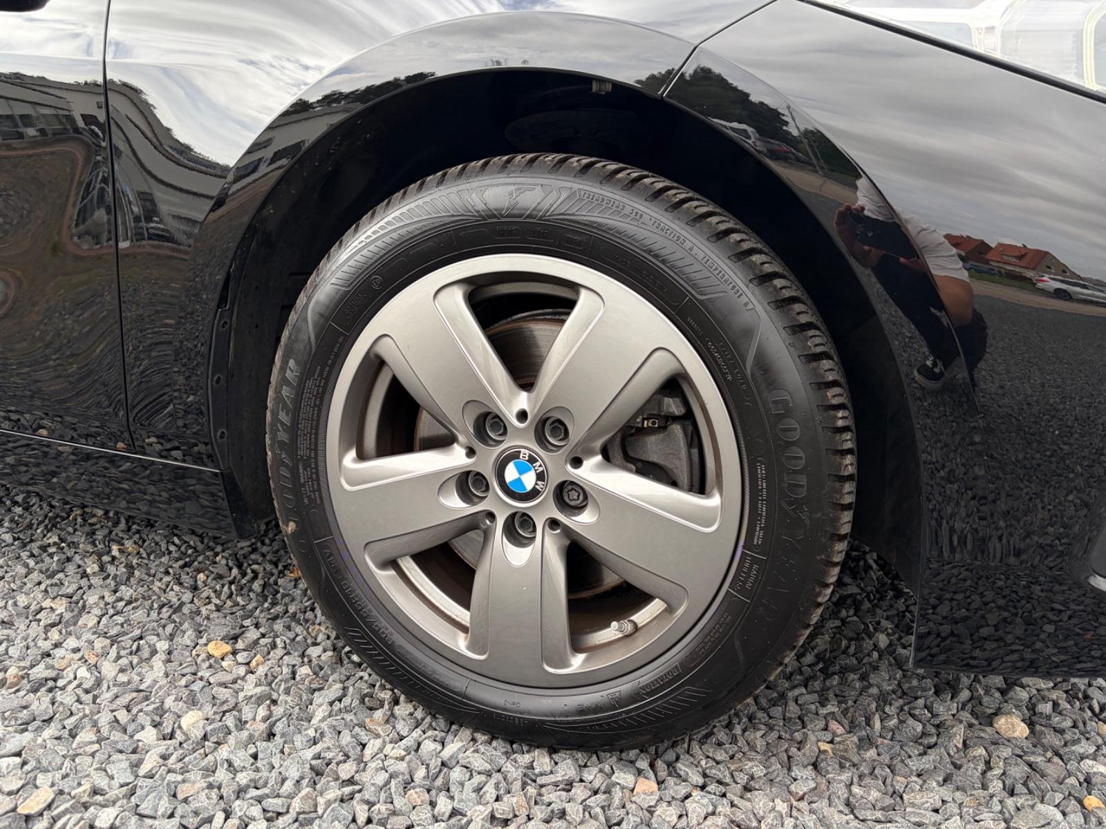 BMW 118 I Advantage AHK | LED | PANO | DAB