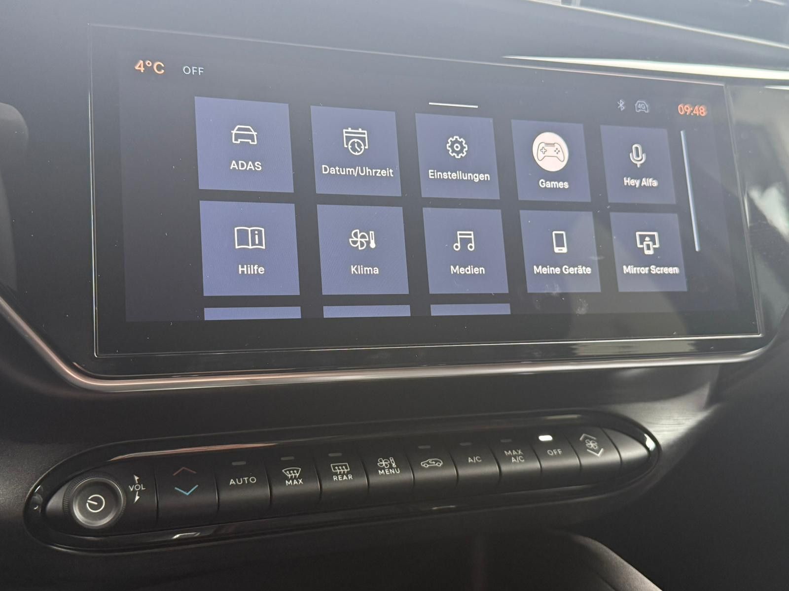 Fahrzeugabbildung Alfa Romeo Junior Ibrida 1.2 VGT 48V-Hybrid 107 kW Ti