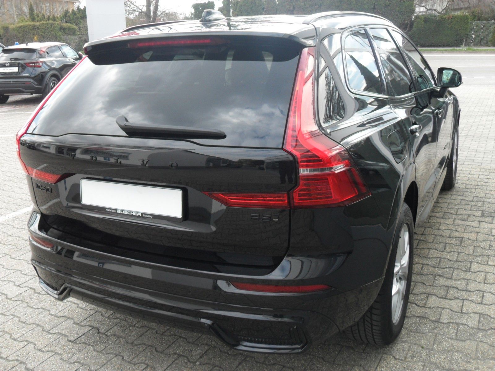 Fahrzeugabbildung Volvo XC 60 B5 Plus Black Edition AWD | HeadUp | 360°