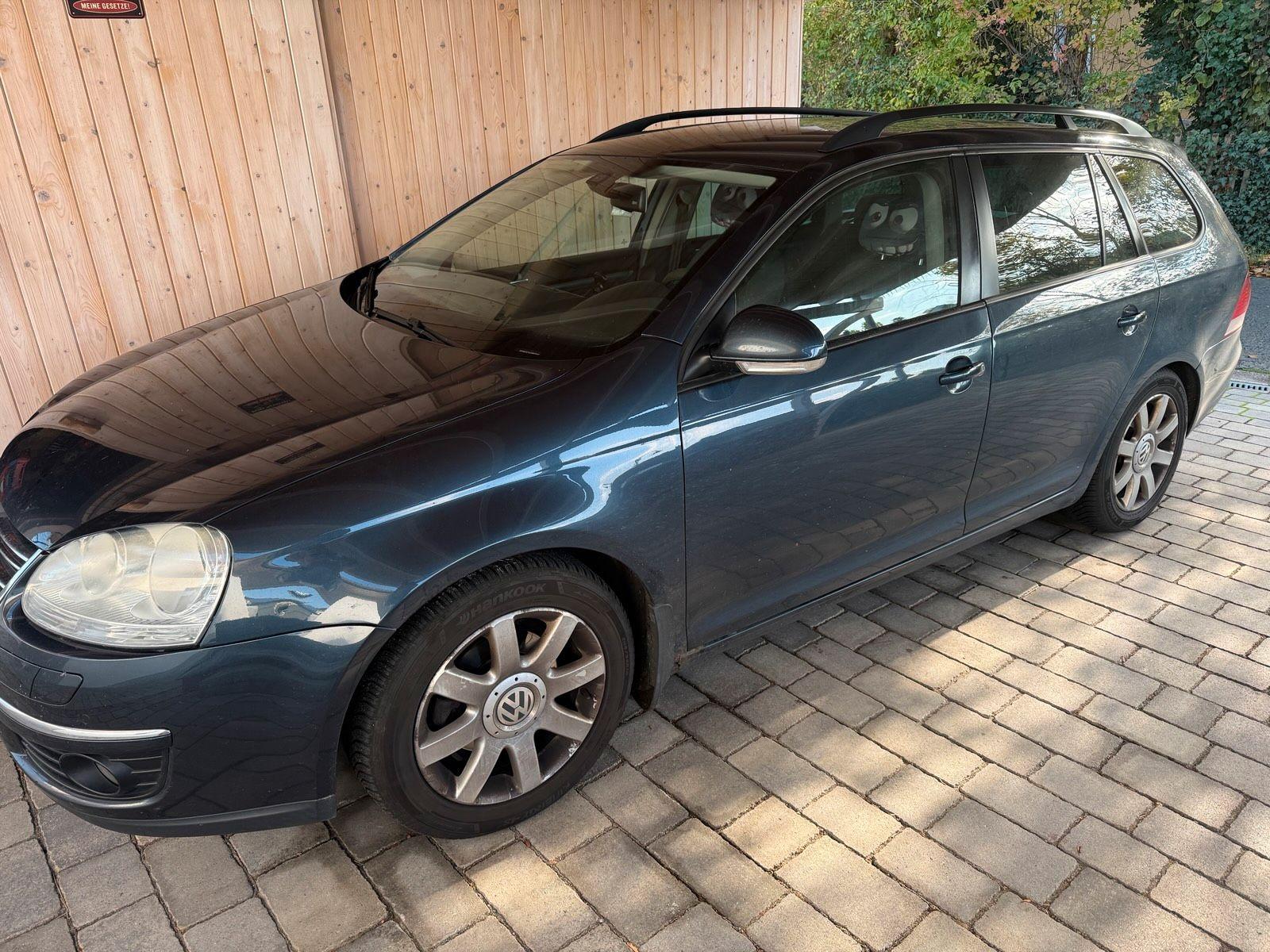 Volkswagen Golf 2009 — interior