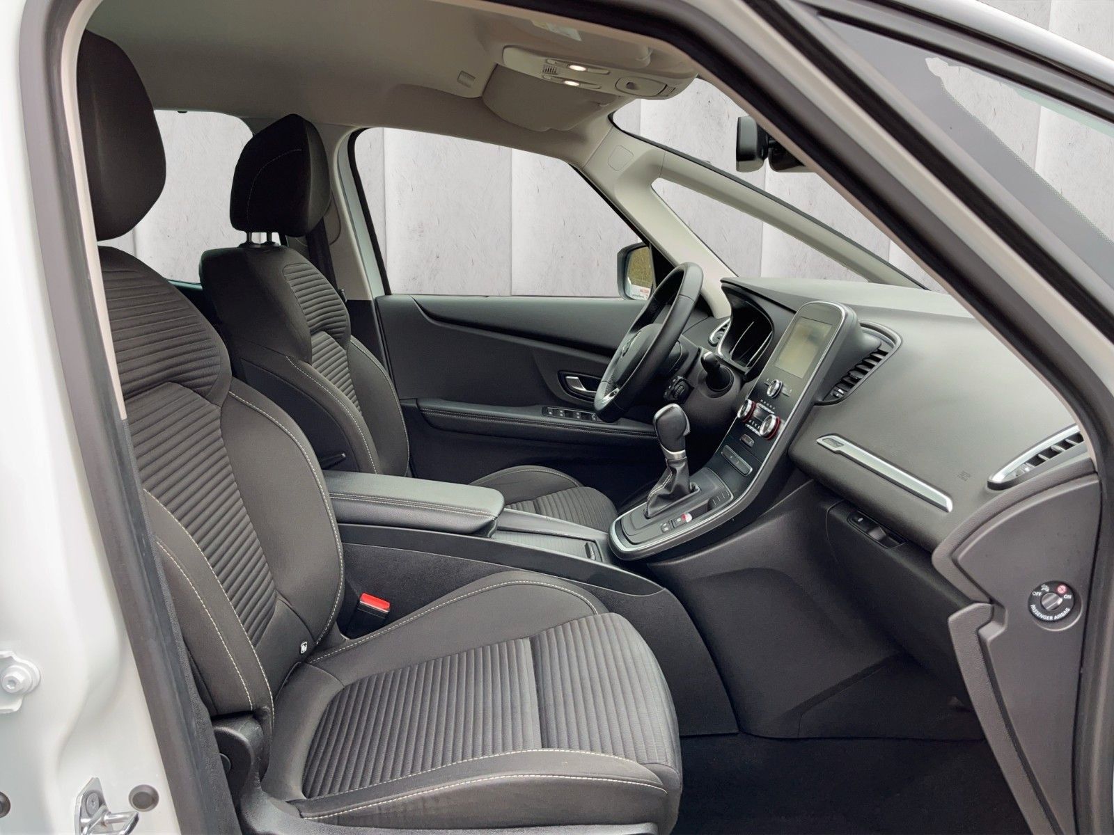 Fahrzeugabbildung Renault Grand Scenic TCE 140*7-Sitzer*Navi*Automatik**
