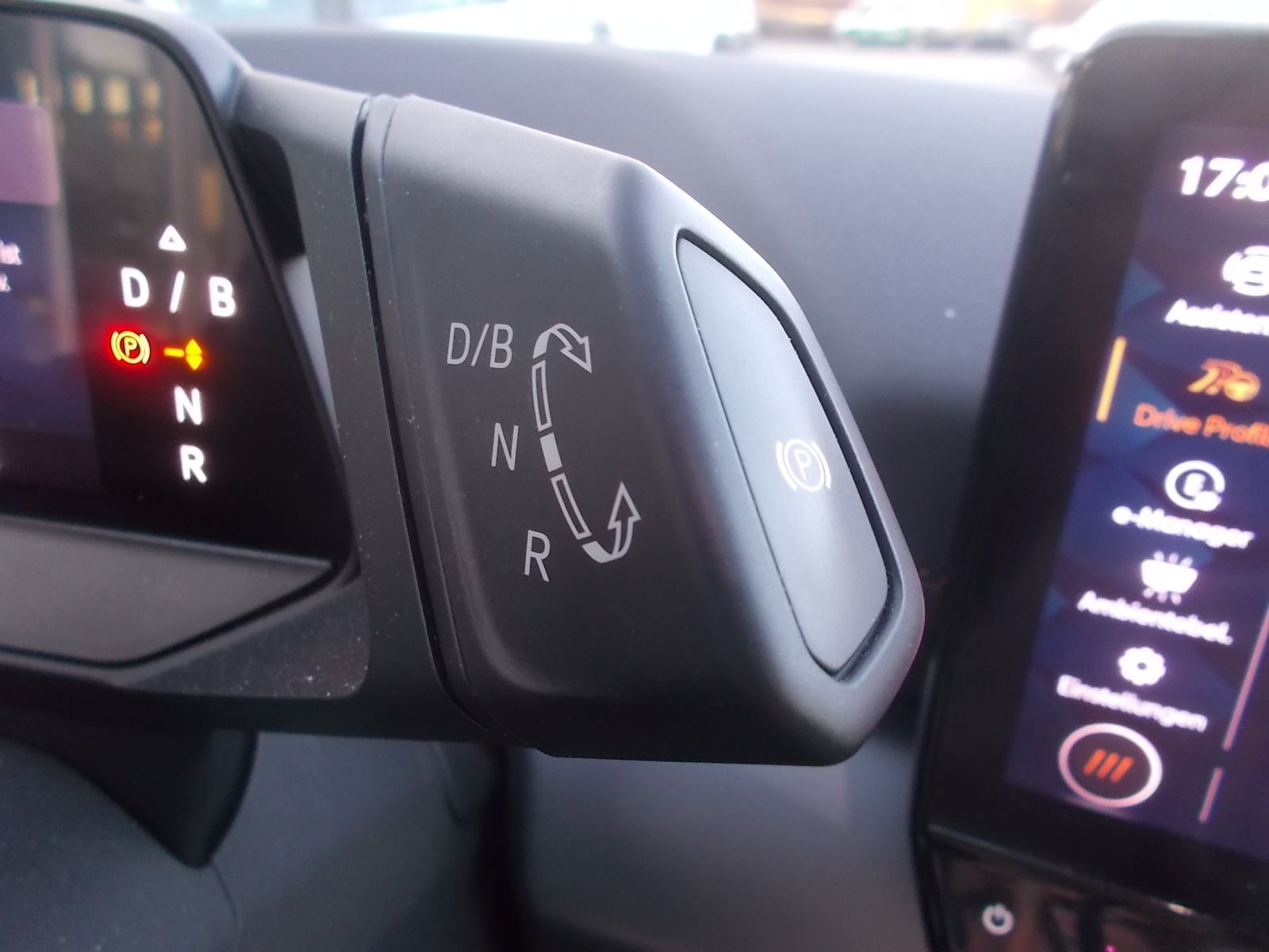 Fahrzeugabbildung CUPRA Born 77 kWh (231 PS) + Allwetter + SHZ