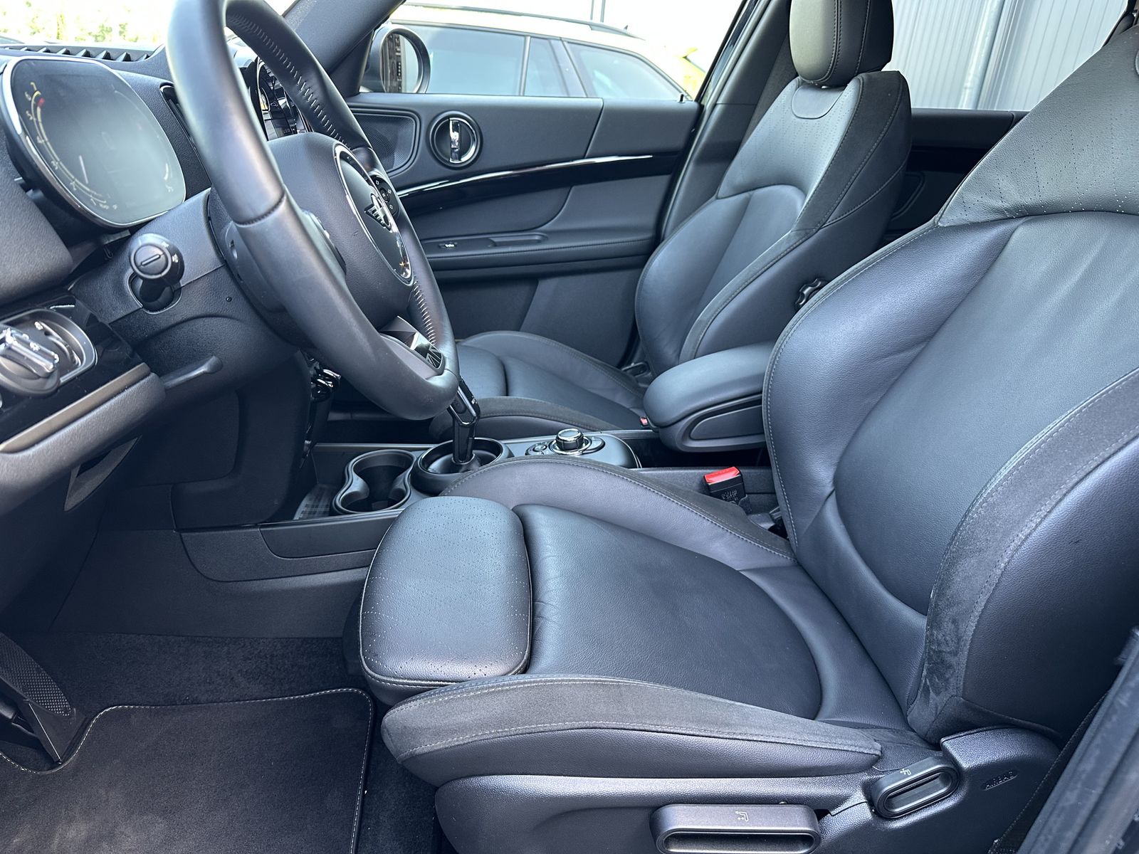 Fahrzeugabbildung MINI Cooper Countryman ALL4 NAV+LED+KAMERA+18ZOLL+DA