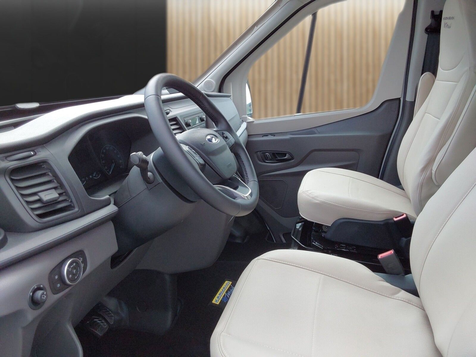 Fahrzeugabbildung Karmann Dexter 4x4 DE 570 AW Klima, RFK, El. Trittstufe