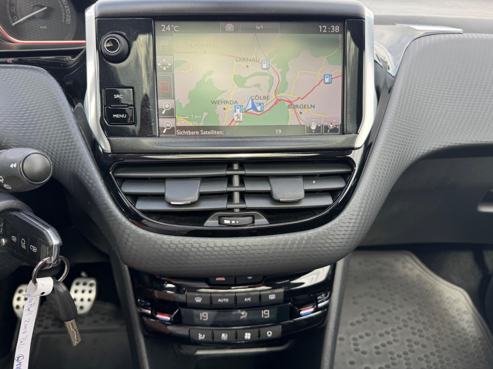 Peugeot 2008 GT-Line 1,2 96 kW /Navi / Panorama-Dach/LED