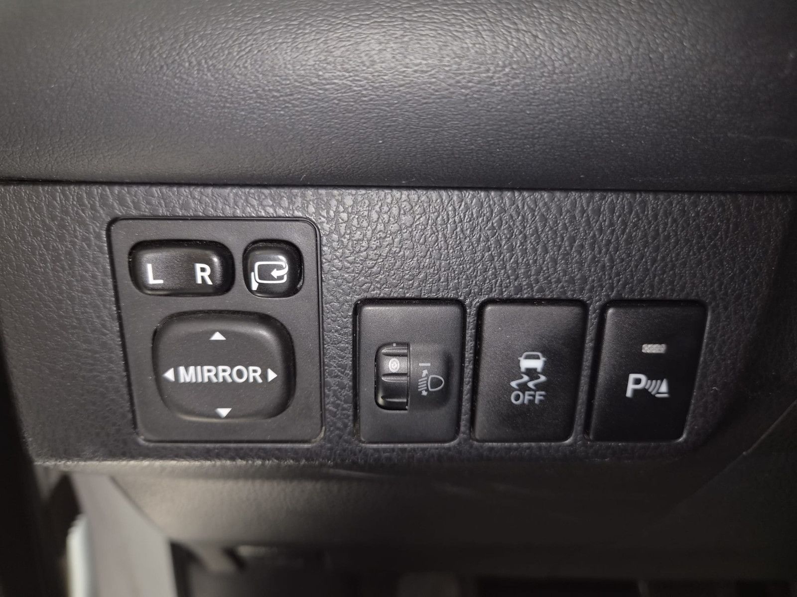 Fahrzeugabbildung Toyota RAV 4 2,0-l-VVT-i Comfort Auto 4x4