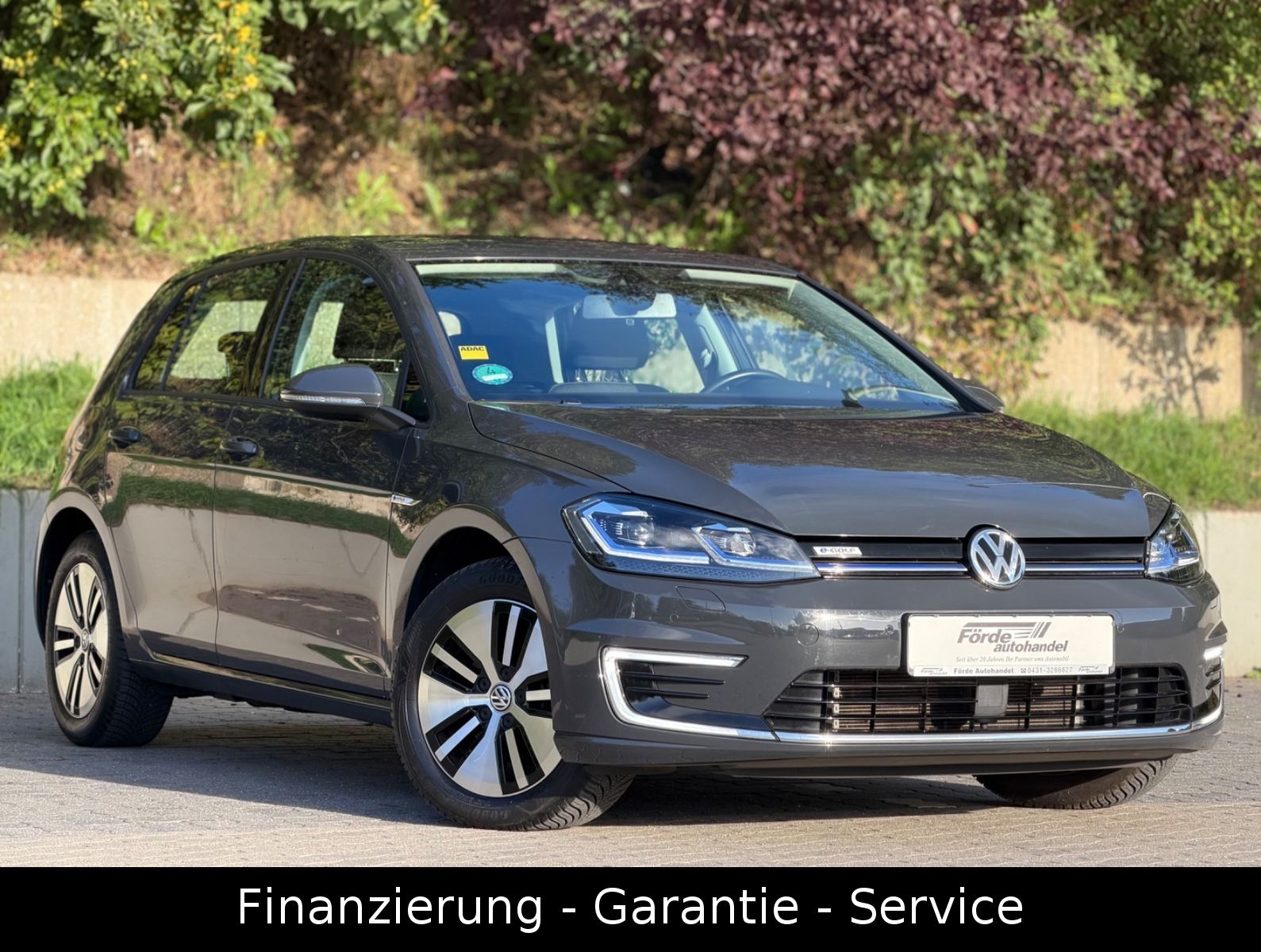 Volkswagen Golf VII Lim. e-Golf/LED/2HAND/WENIG KM/CARPLAY imagem 3
