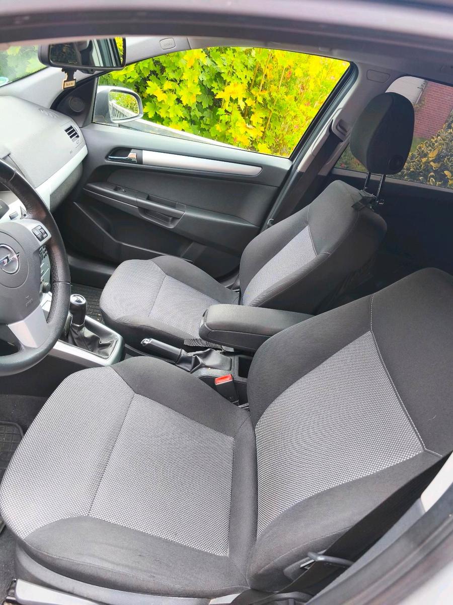 Opel Astra 2009 — photo 5