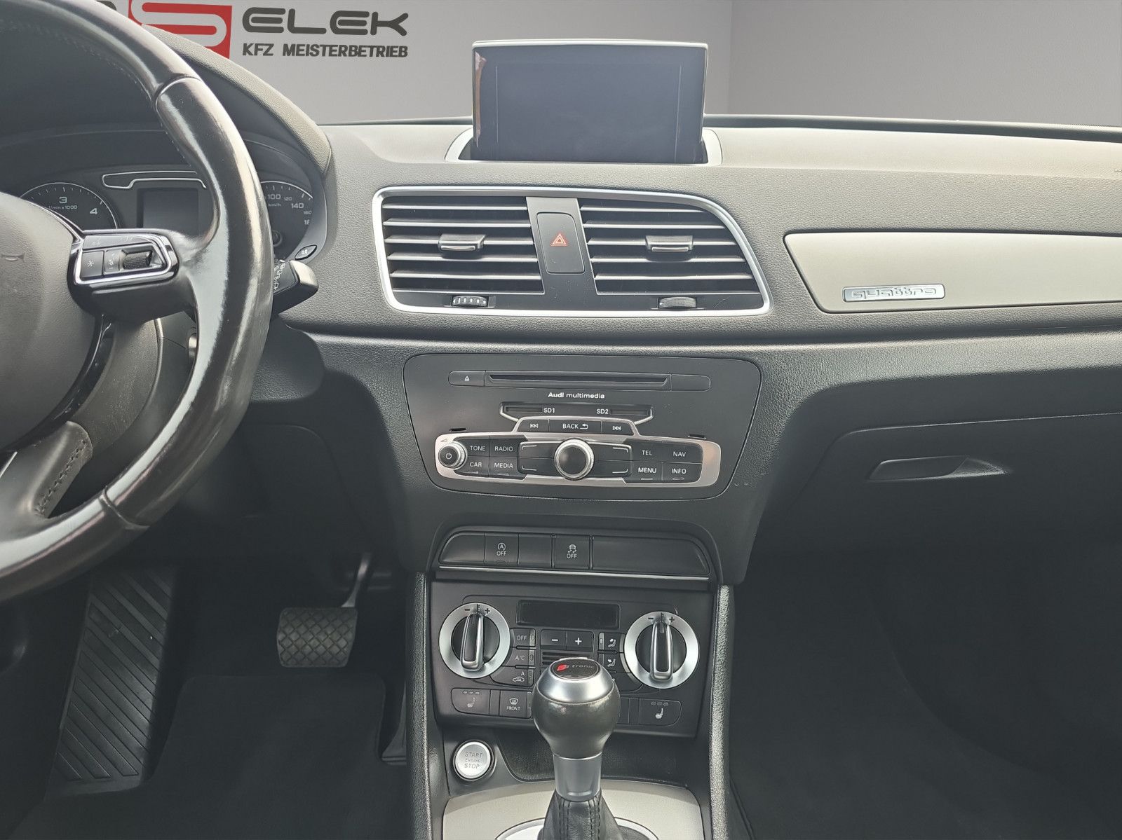 Fahrzeugabbildung Audi Q3 2.0 TDI quattro S-Line Automatik/Navi/PDC/