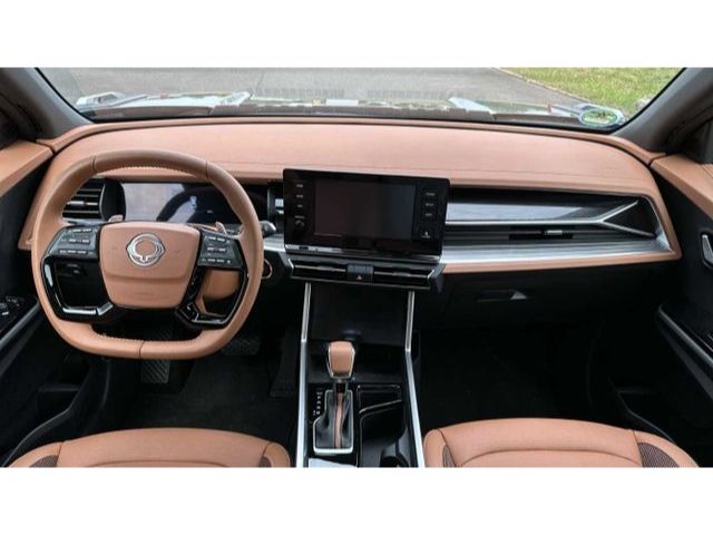 Fahrzeugabbildung Ssangyong Torres 1.5 T-GDi 2WD Automatik Forest Edition