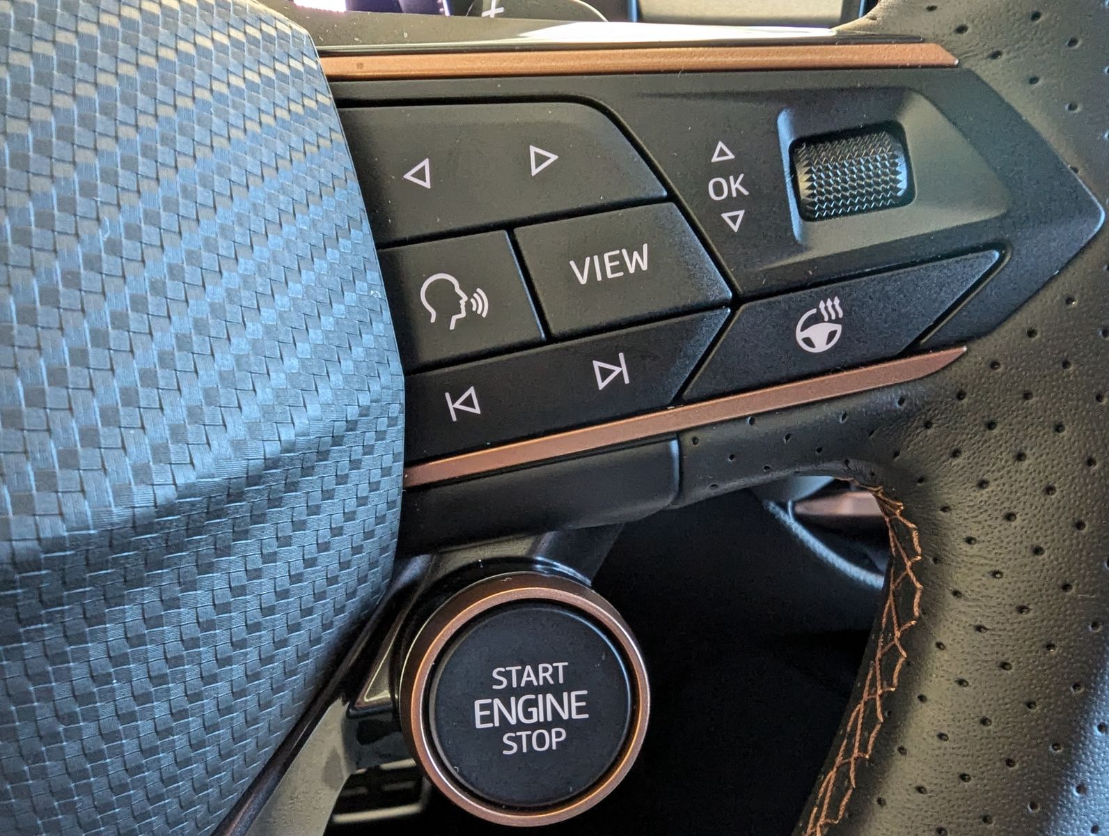 CUPRA Terramar 1.5 eTSI Dinamica Edge-Paket HUD 19" - Image 23