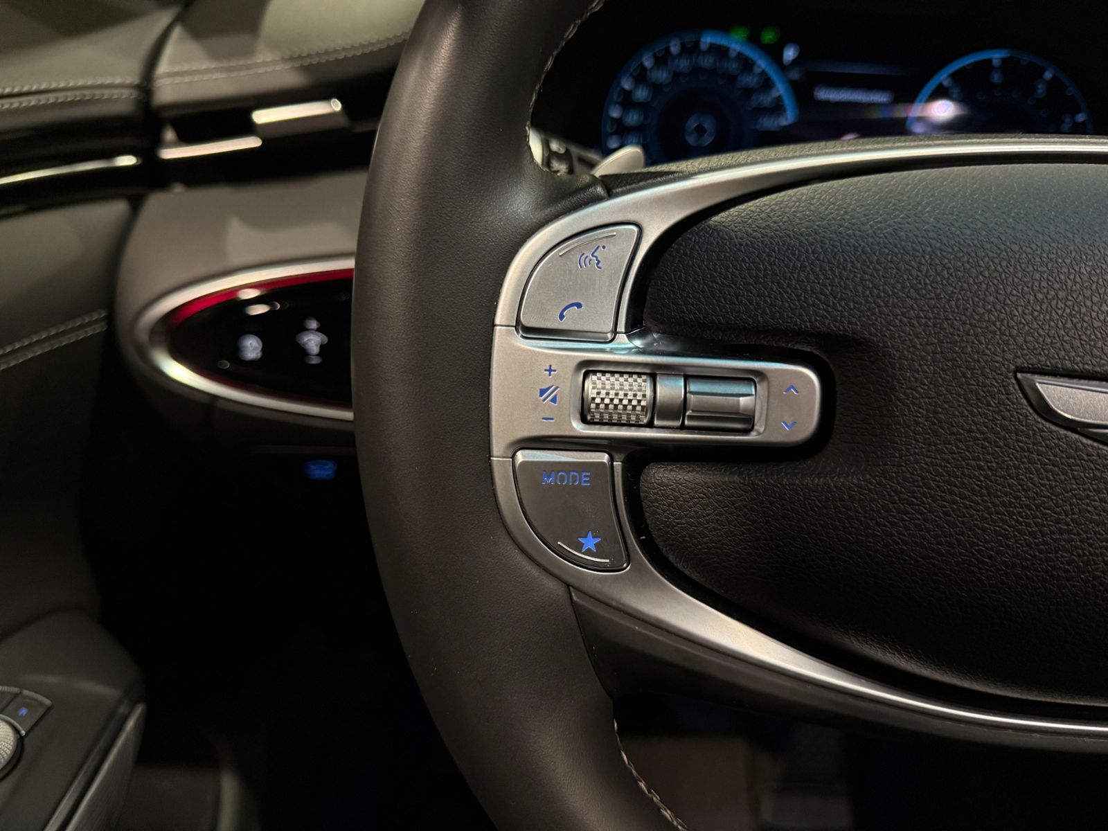 Fahrzeugabbildung Genesis GV70 Luxury 4WD PANO 360° HUD LED