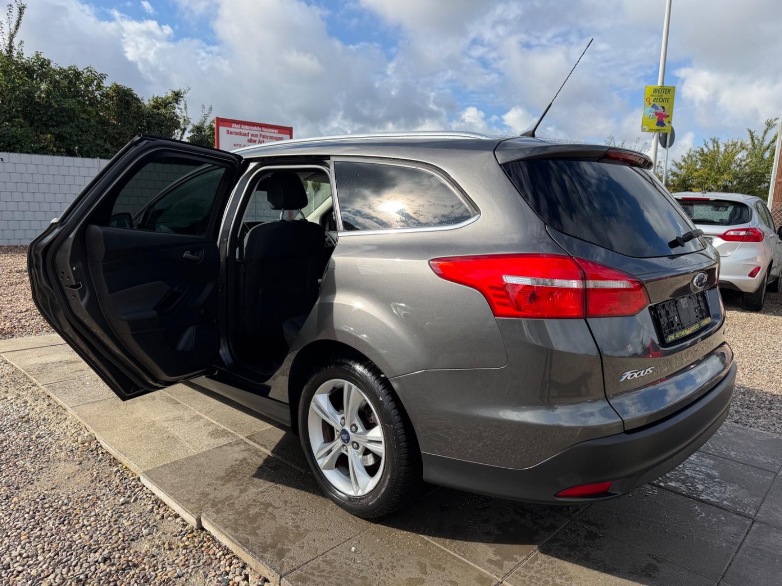 Ford Focus Turnier Sport Sportsitze Sport Lenkrad