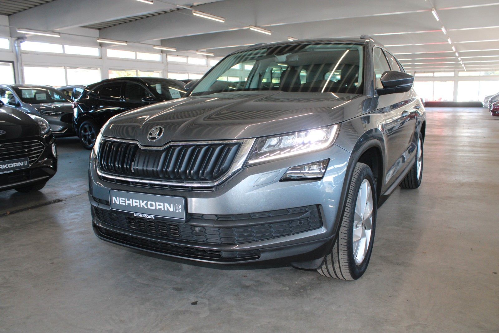 Fahrzeugabbildung SKODA Kodiaq DSG 4x4 SOLEIL LED AHK LEDER ACC STDHZ