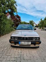 BMW E30 320i Limousine - BMW 320 aus 1990: 320i