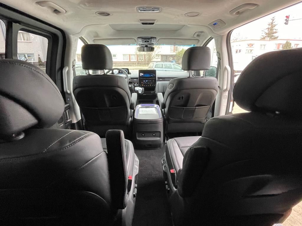 Fahrzeugabbildung Hyundai Staria 2.2 CRDi Automatik