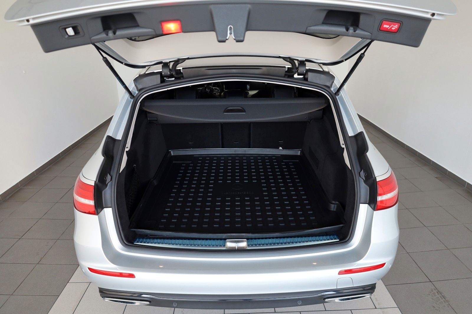 Fahrzeugabbildung Mercedes-Benz E 220d, Avantgarde, Leder,Navi,LED,SH,Kamera,AHK