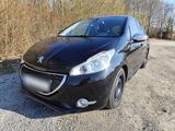Peugeot 208 1.2 PureTech 82 Style - Peugeot e-208 mit Benzin-Antrieb: Kleinwagen, Schaltgetriebe