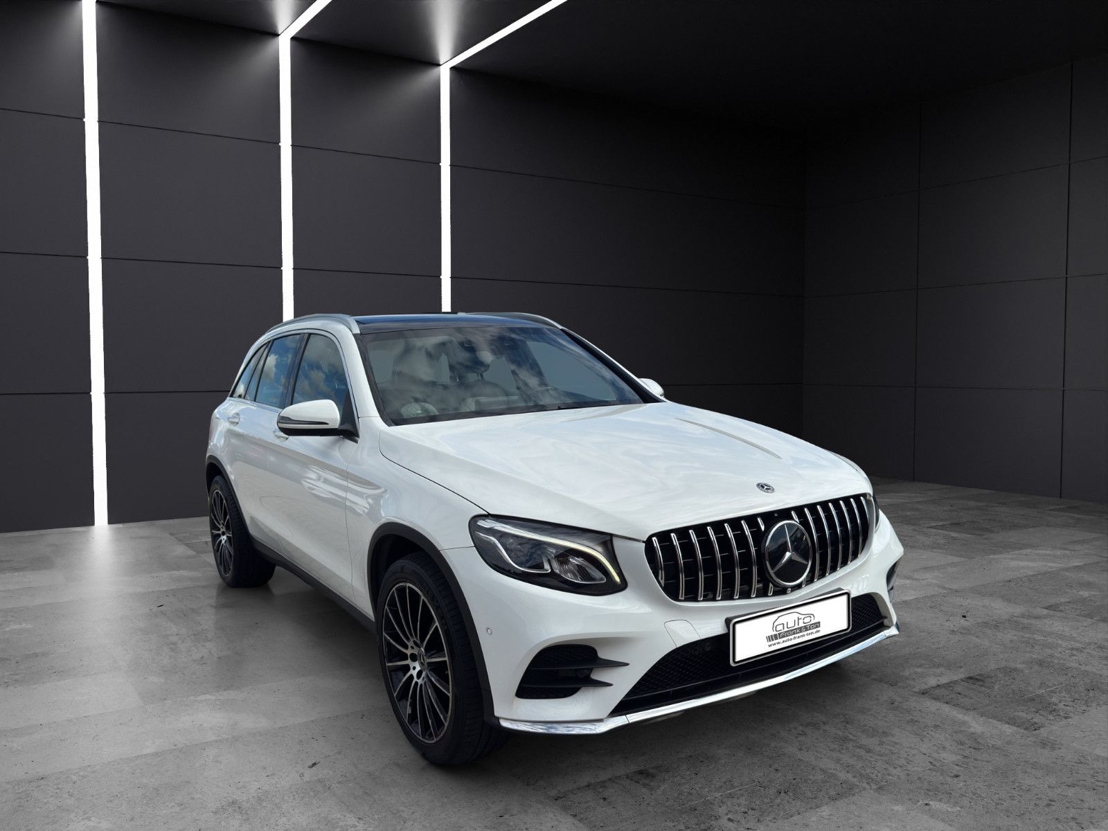 Fahrzeugabbildung Mercedes-Benz GLC 220 d 4Matic/AMG Line/Pano/ACC/Keyless Go
