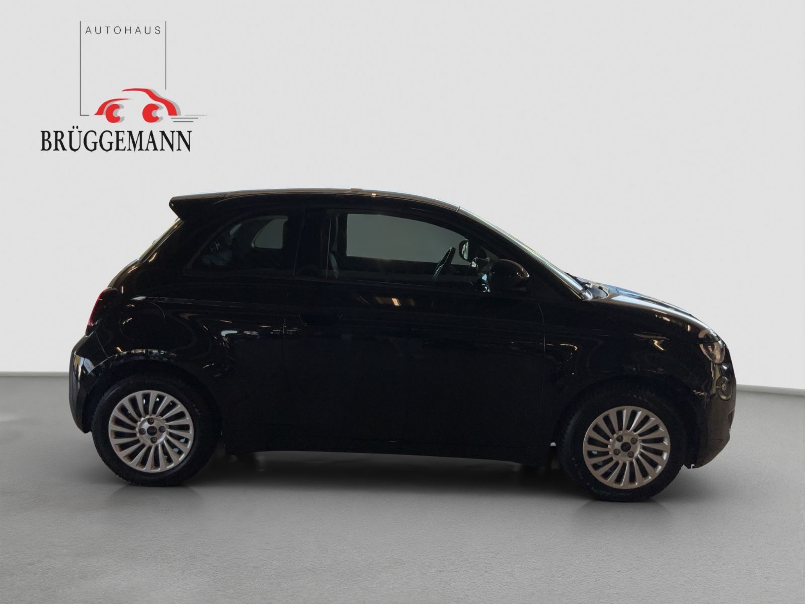 Fahrzeugabbildung Fiat 500e + Radio- & Winterpaket