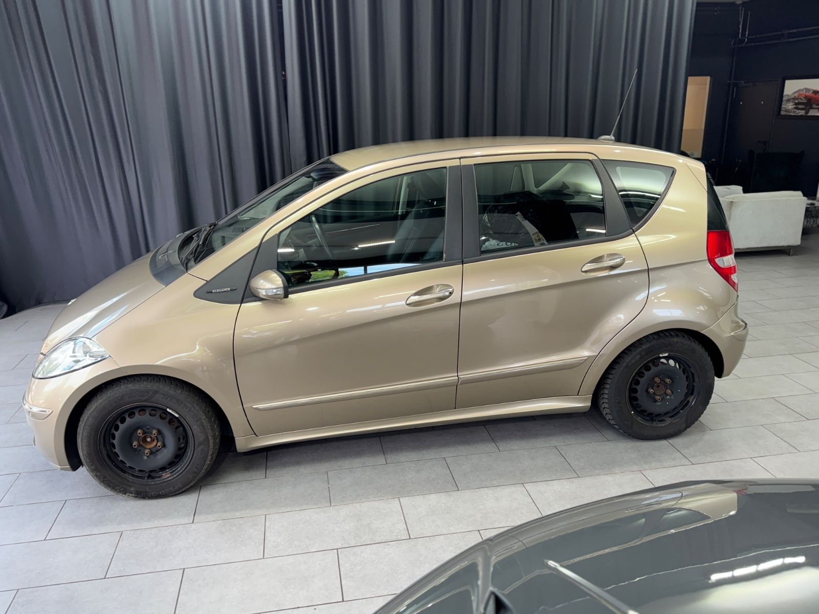 Fahrzeugabbildung Mercedes-Benz A 170|LEDER|TÜV 11/2025