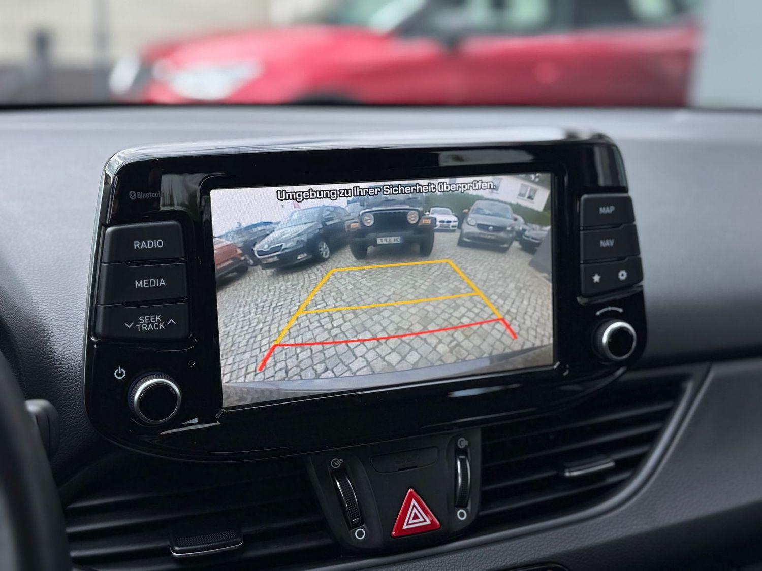 Hyundai i30 Select Kamera CarPlay Navi SHZ Tempom.