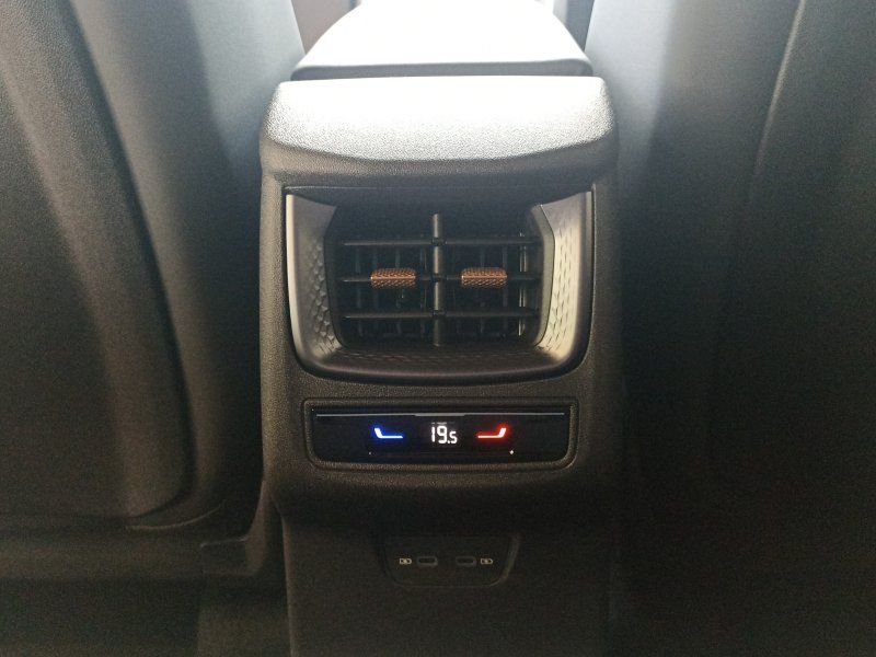 Fahrzeugabbildung CUPRA Terramar 1.5 e-Hybrid DSG 150 KW