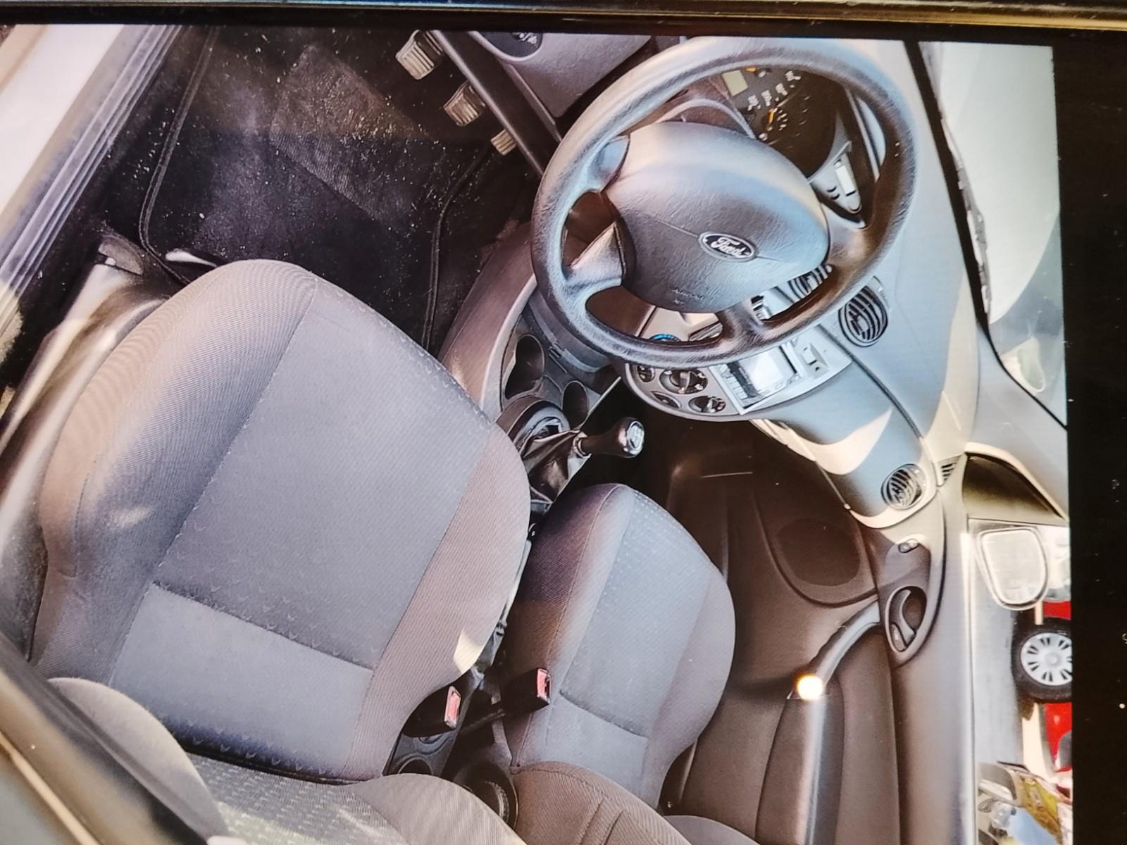 Ford Focus 2004 — photo 7