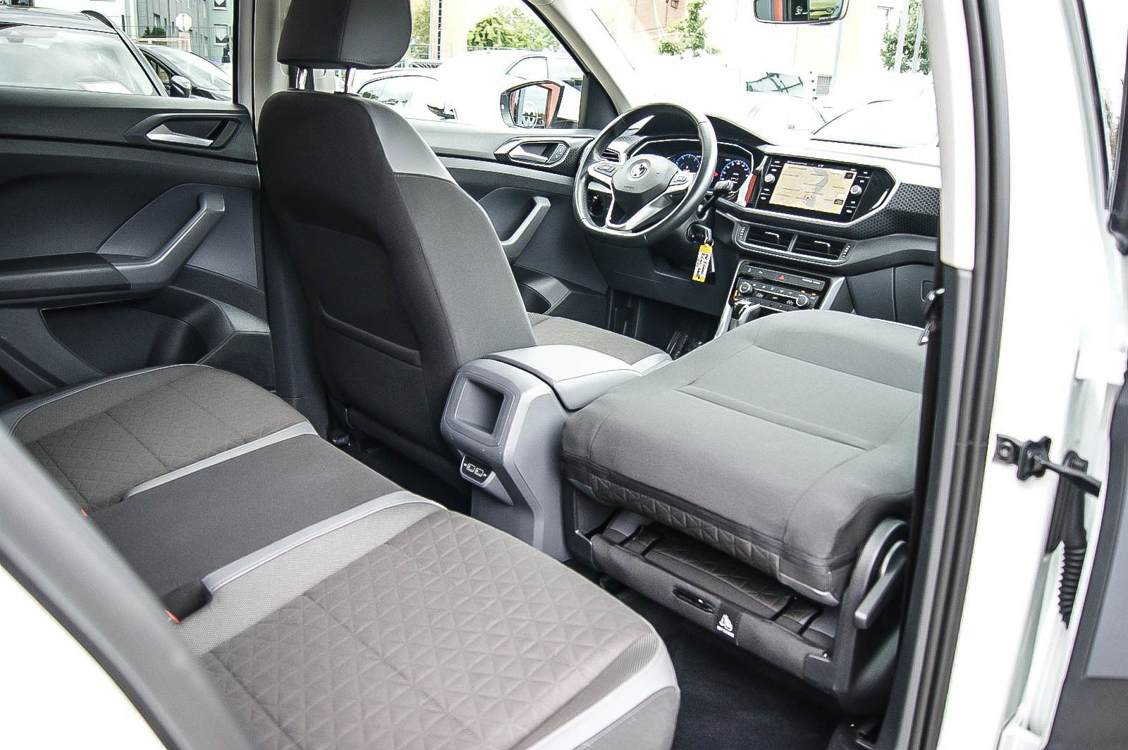 Fahrzeugabbildung Volkswagen T-Cross 10 Style DSG R-LINE VIRTUAL NAVI ACC 18'