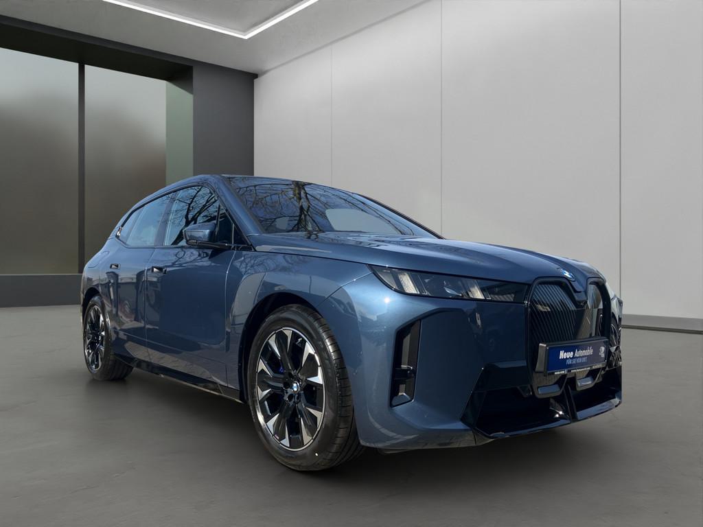 BMW iX xDrive45 M-SPORT LED NAVI 360° PDC 21" AHK