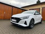 Hyundai i20 Intro Edition Mild-Hybrid wie NEU - Hyundai i20 Intro mit Benzin-Antrieb
