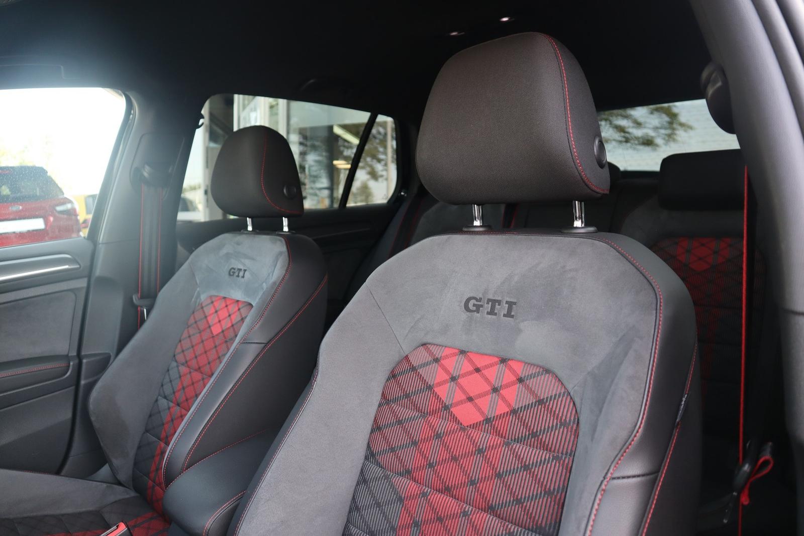Volkswagen Golf VII 2.0 TSI GTI TCR LED Navi ACC Kamera USB