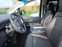 Fahrzeugabbildung Hyundai Staria STARIA Signature 2WD Automatik